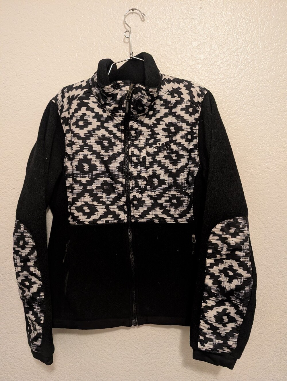 North Face Denali Women's Full Zip Jacket Small Black Geometric Pattern